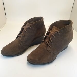 Clarks Bendable Womans Size 9M Brown Leather Suede Ankle Bootie Wedge Lace Up